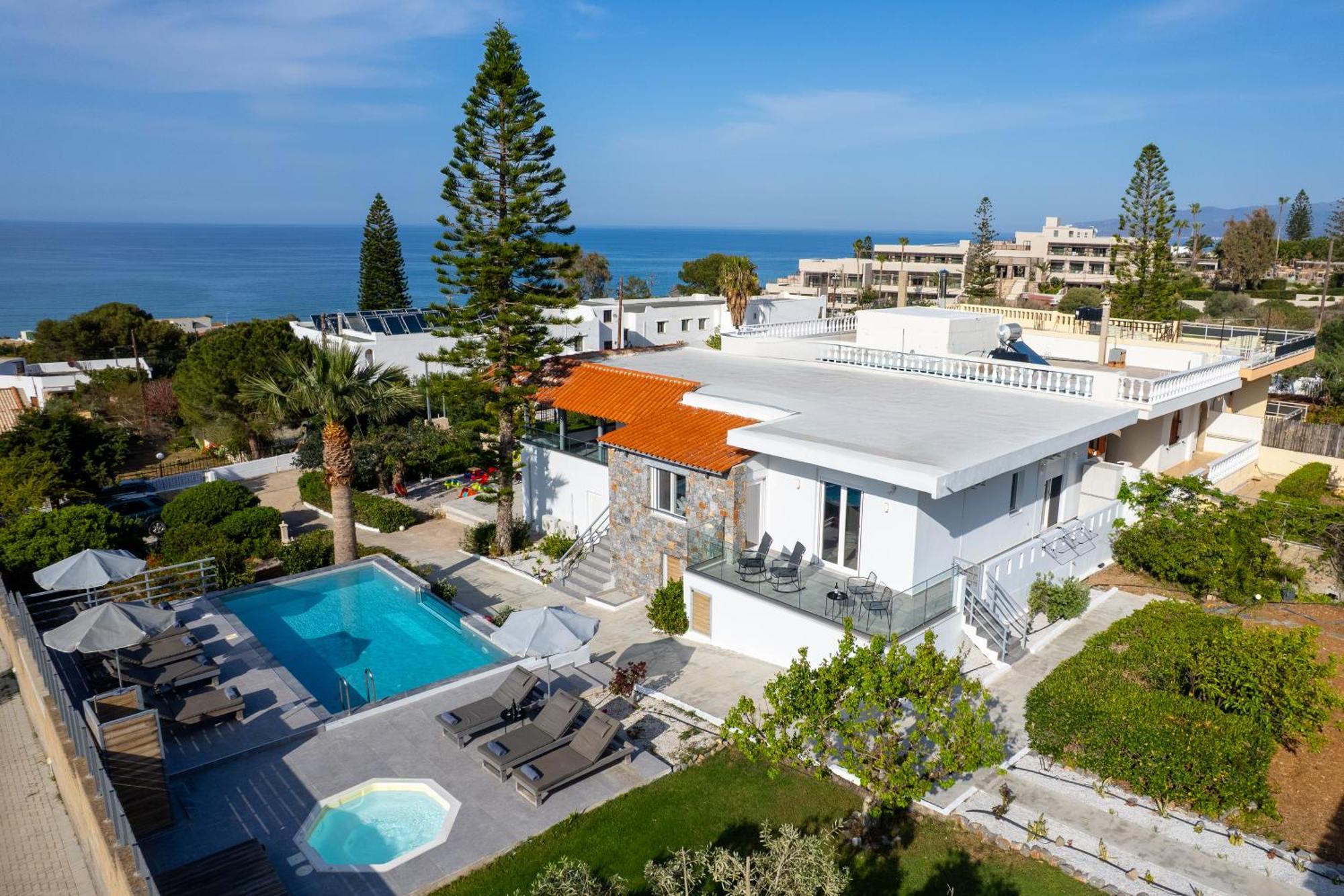 Queen'S Gem Luxury Villa - Heated Jacuzzi & Pool Hersonissos  Bagian luar foto