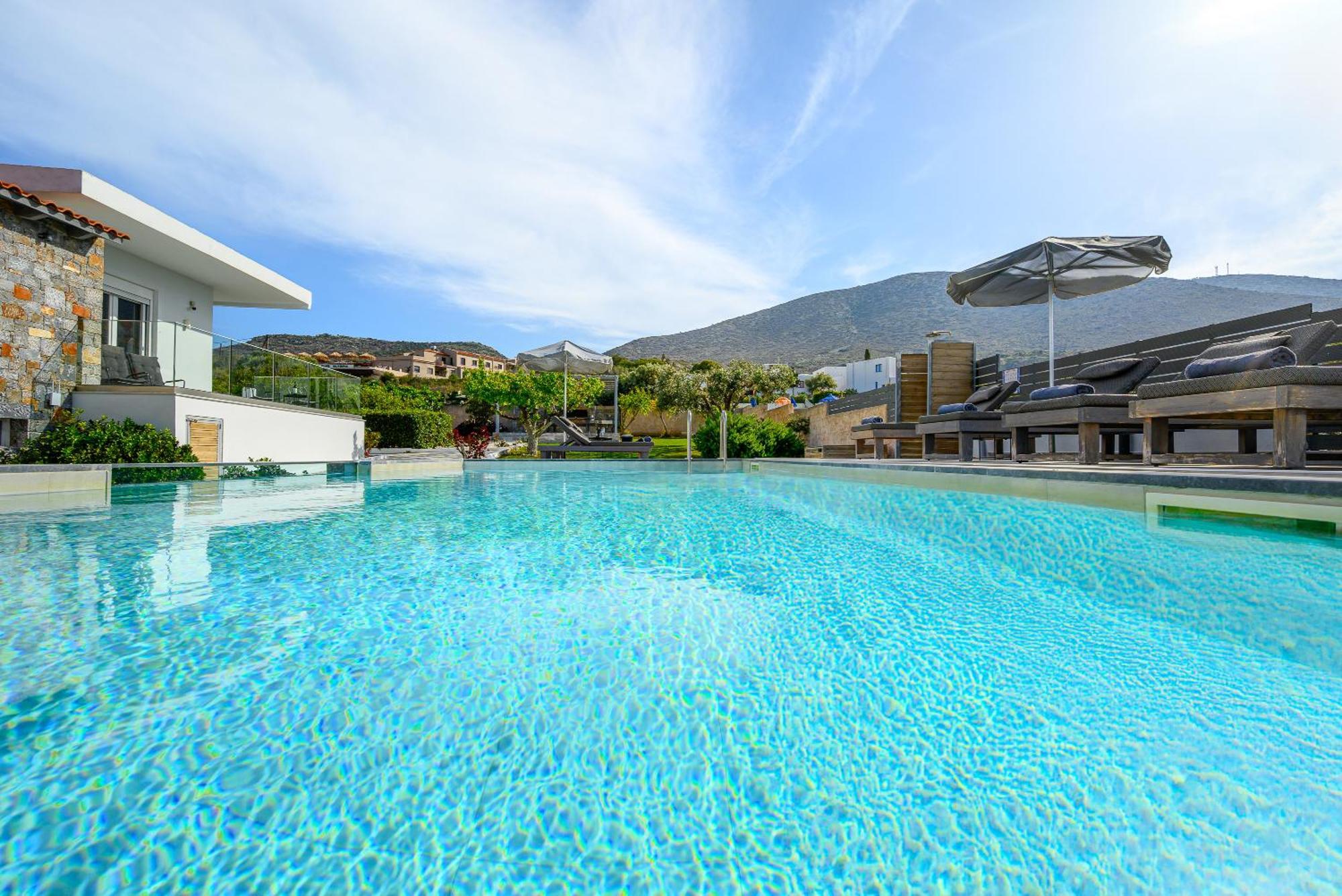 Queen'S Gem Luxury Villa - Heated Jacuzzi & Pool Hersonissos  Bagian luar foto