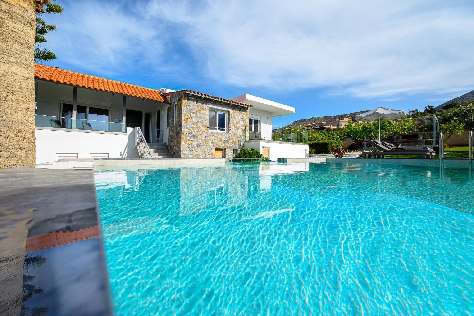 Queen'S Gem Luxury Villa - Heated Jacuzzi & Pool Hersonissos  Bagian luar foto